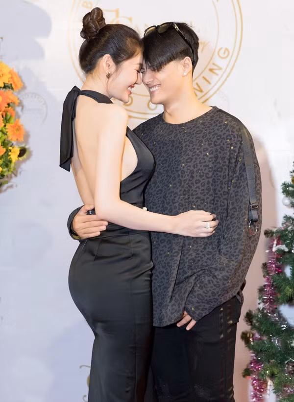 Cuộc sống trái ngược của 2 chân dài rời Công ty của Vũ Khắc Tiệp
