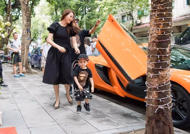 Thiếu gia trong đoàn siêu xe 330 tỷ cùng Cường ĐôLa, lấy vợ siêu mẫu giàu cỡ nào? hình ảnh 14 thieu gia trong doan sieu xe 330 ty cung cuong dola, lay vo sieu mau giau co nao? hinh anh 14