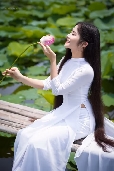 Chang can lam lo, khoe than, loat gai xinh duoc khen khi chup voi sen hinh anh 6 