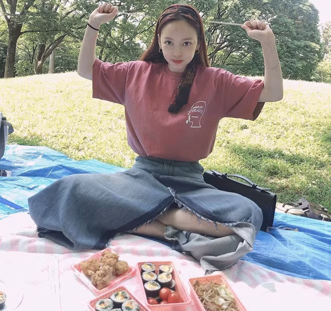 Goo Hara đăng loạt ảnh vui vẻ, tươi tắn sau khi tự tử bất thành ảnh 1 Goo Hara khoe manh va tuoi tan sau khi tu tu bat thanh hinh anh 2