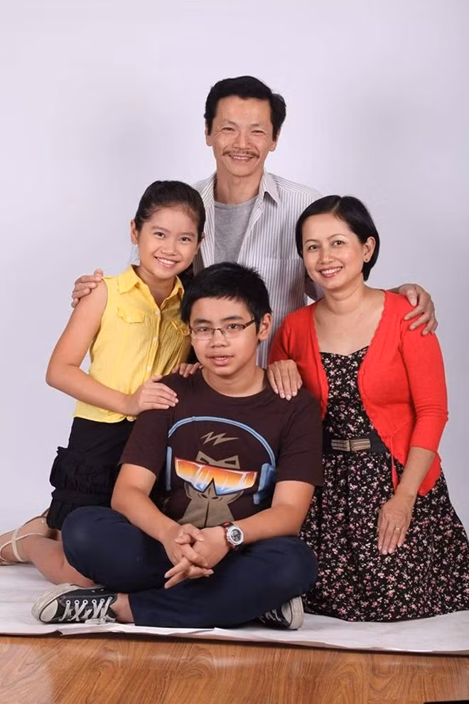 NSƯT Trung Anh hiếm hoi khoe ảnh gia đình, bất ngờ nhất là bình luận của MC Tuấn Tú ảnh 1