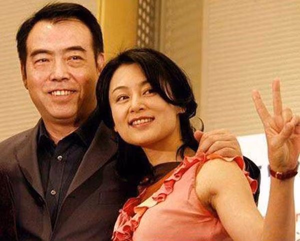my nhan dep nhat tq cai me lay dao dien xau xi, 20 nam sau nhin con trai ma soc - 4