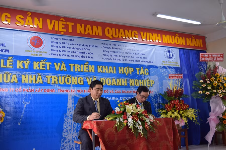 Hai bên thực hiện ký kết