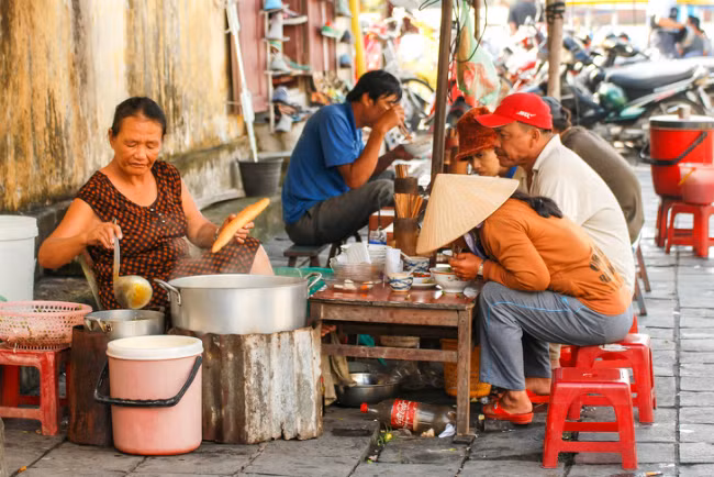 Khách Nga bất ngờ với 11 điều kỳ lạ mà người Việt coi là bình thường