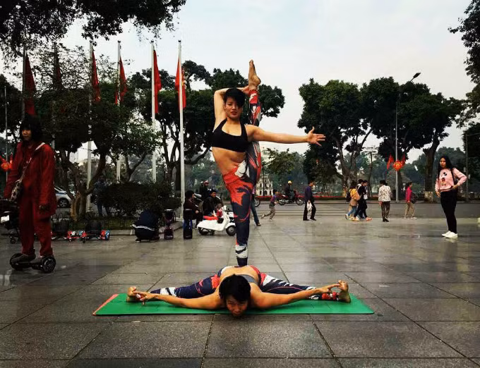 Cùng có tiếng nói chung là yoga nên Hòa và mẹ chồng rất gần gũi, thân thiết.