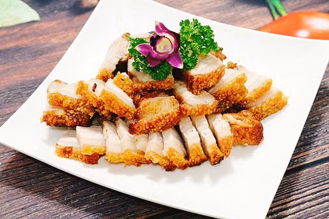 Bật mí bí quyết làm thịt quay giòn tan, thơm nức mũi - Hình 10
