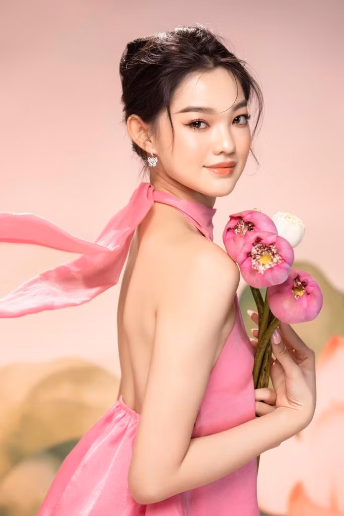 Cô từng vào top 10 Miss World Vietnam 2022 hồi tháng 8.