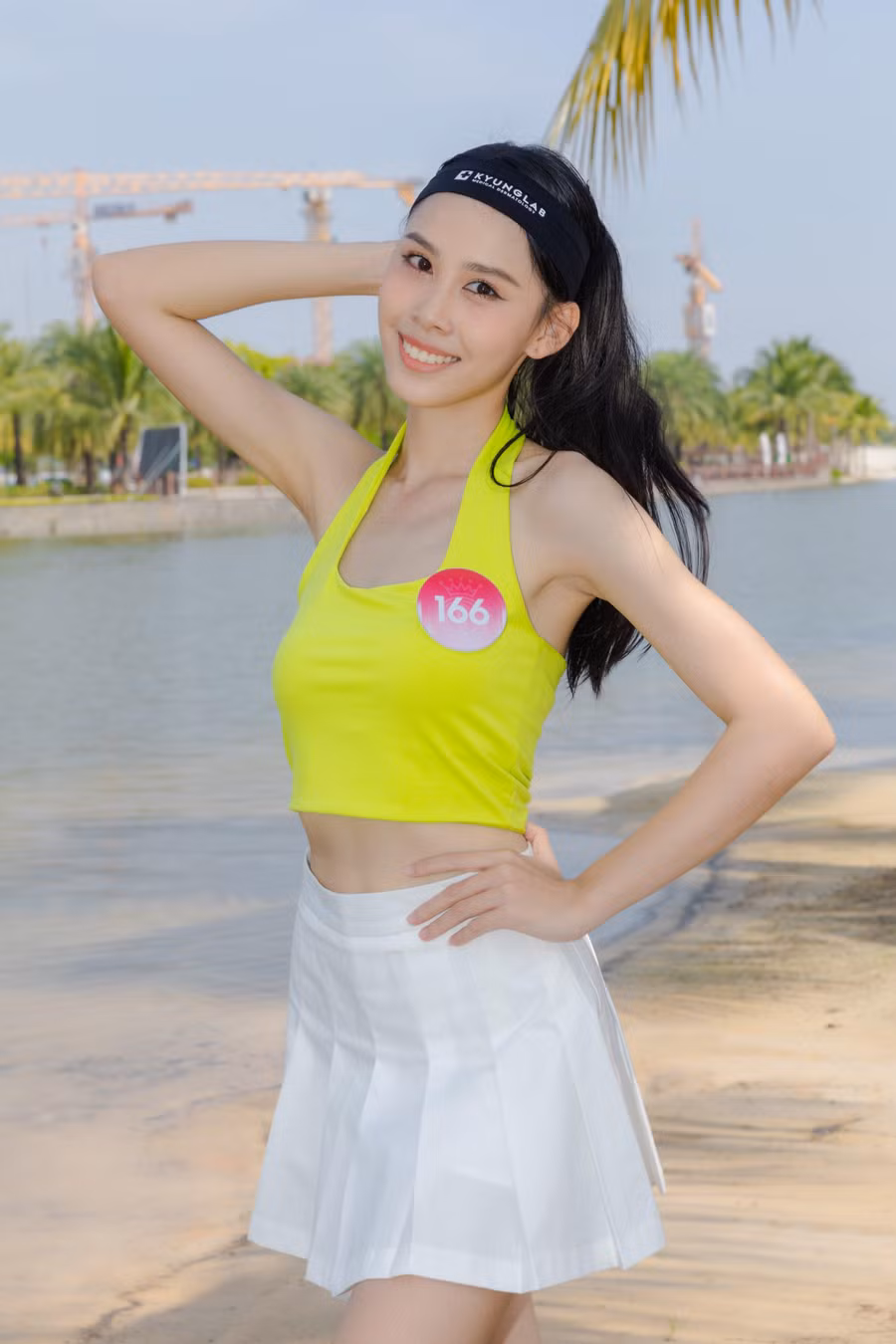 Nguyễn Lê Ngọc Hằng (SBD 166) thu hút mọi ánh nhìn bởi nhan sắc tươi tắn cùng thân hình săn chắc không chút mỡ thừa. Nguyễn Lê Ngọc Hằng (SBD 166) thu hút mọi ánh nhìn bởi nhan sắc tươi tắn cùng thân hình săn chắc không chút mỡ thừa.