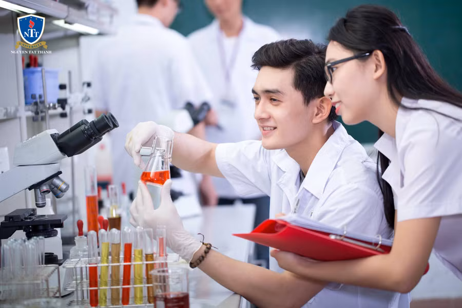 Đẩy mạnh công tác NCKH trong sinh viên, giảng viên tại các trường ĐH NCL là điều mà Bộ trưởng Phùng Xuân Nhạ đặc biệt lưu ý với các trường