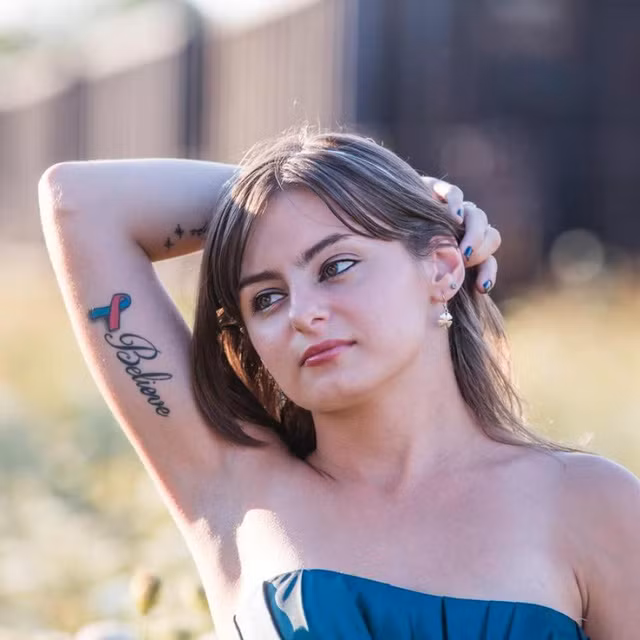Briana Fletcher, 23 tuổi, sinh ra mà không bộ phận sinh dục hoàn chỉnh