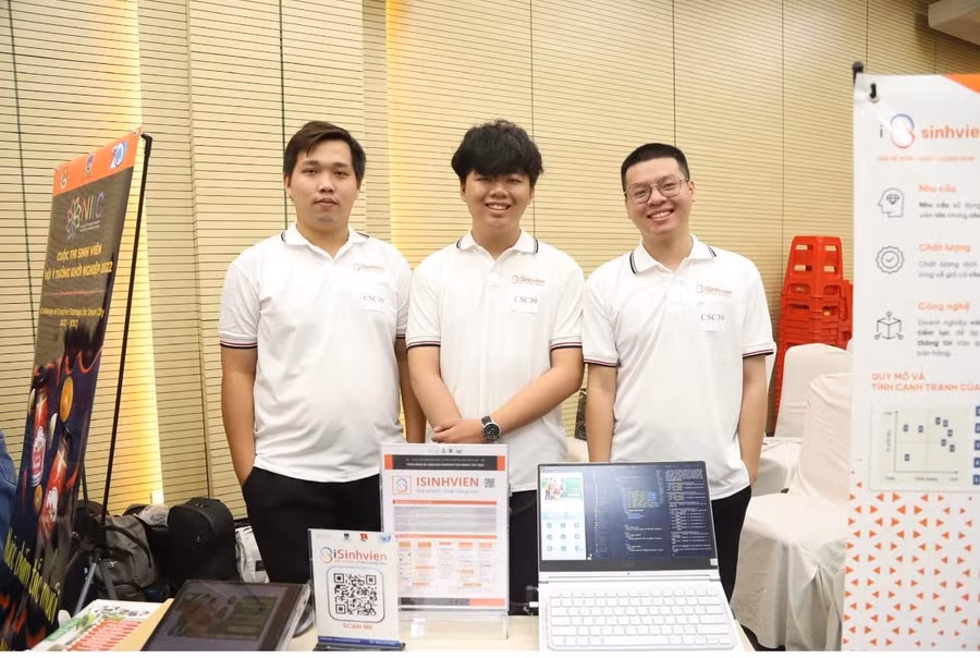 nhóm ISINHVIEN- CSC39 đến từ Đại học Quốc Gia TP.HCM đạt giải Nhất cuộc thi nhóm ISINHVIEN- CSC39 đến từ Đại học Quốc Gia TP.HCM đạt giải Nhất cuộc thi