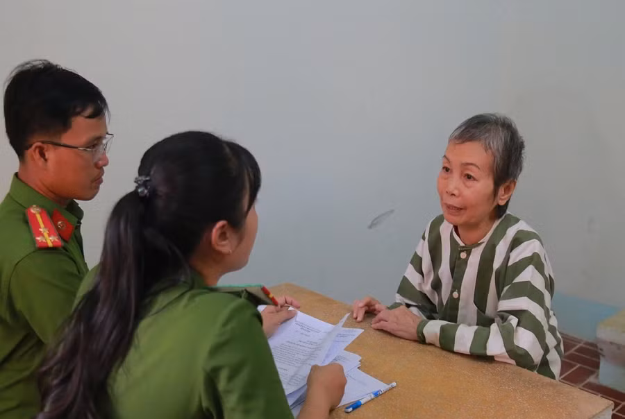 và Trịnh Thị Hồng Hoa Công bố hình ảnh 4 nữ nghi can giết người, đổ bê tông ở Bình Dương