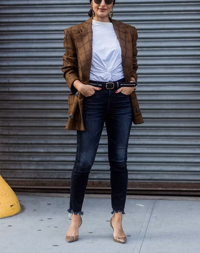 Nằm lòng quy tắc diện quần jeans ống loe phù hợp với vóc dáng từng chị em