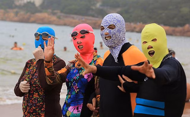 Sốc với hình ảnh “gái ngoan đoan chính” đi biển - Hình 15