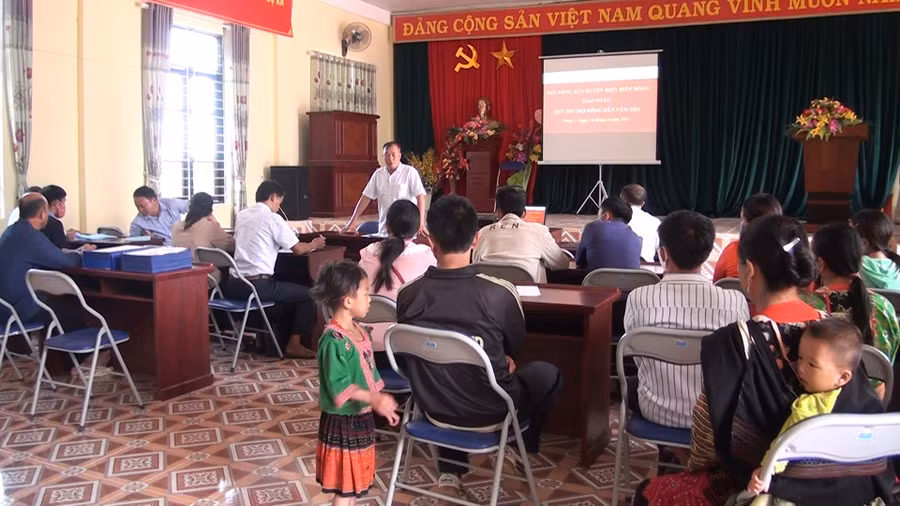 Người dân được phổ biến các chính sách hỗ trợ giảm nghèo. Người dân được phổ biến các chính sách hỗ trợ giảm nghèo.