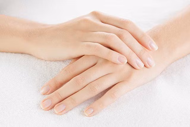 Nhìn dấu hiệu ở móng tay, biết ngay bạn đang mắc bệnh gì ảnh 2