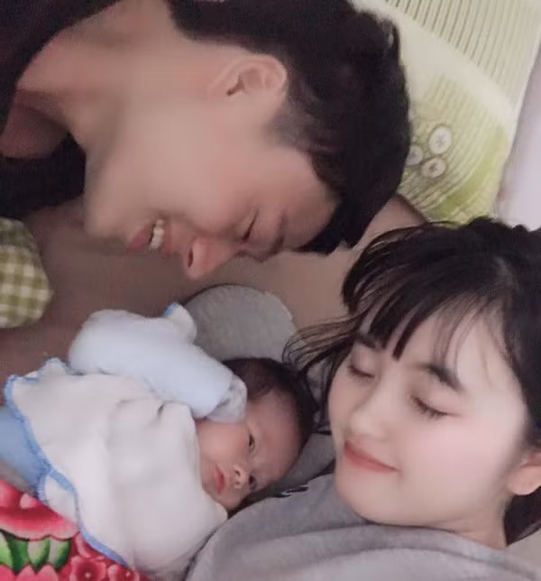 Cả gia đình vừa chào đón 1 thành viên mới