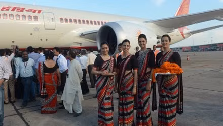 Các tiếp viên của hãng Air India. Ảnh: Ibtimes.