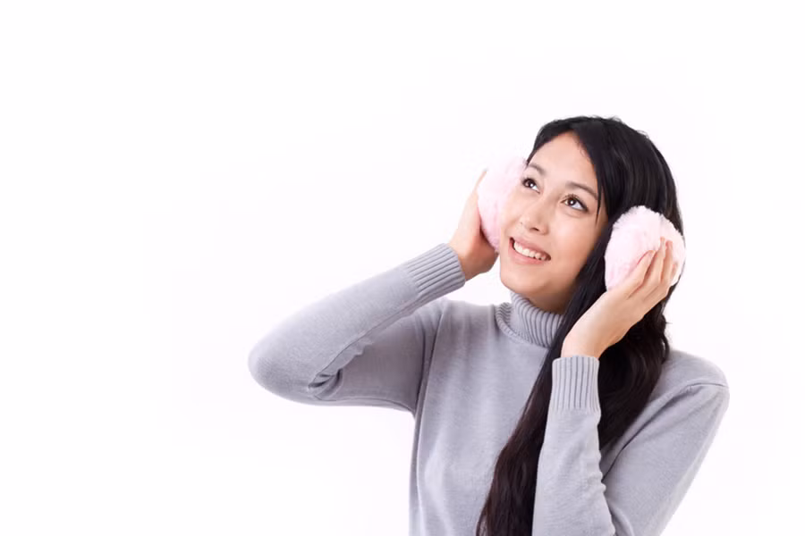Khi nhiệt độ xuống rất thấp, bạn cần bảo vệ đôi tai của mình và giữ chúng hoạt động bình thường. (Ảnh: ITN)
