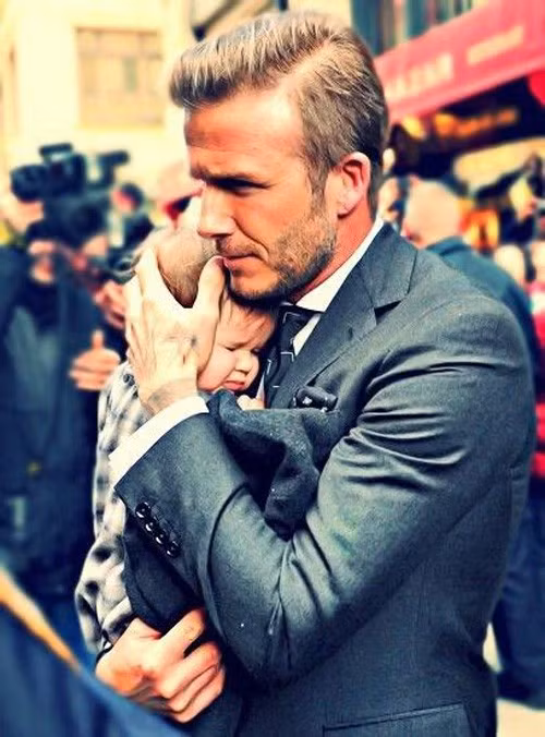 Tiểu công chúa Harper Beckham: Cuộc sống quý tộc phủ kín bằng tình thân và hành hiệu của cô bé hạnh phúc nhất Hollywood - Ảnh 4. Tiểu công chúa Harper Beckham: Cuộc sống quý tộc phủ kín bằng tình thân và hành hiệu của cô bé hạnh phúc nhất Hollywood - Ảnh 4.