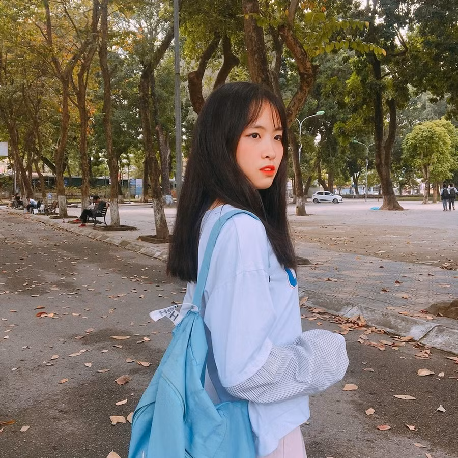 Chẳng cần mi cong má hồng, nữ sinh Kinh tế vẫn "đốn tim" bao người ảnh 4 Chẳng cần mi cong má hồng, nữ sinh Kinh tế vẫn "đốn tim" bao người ảnh 4