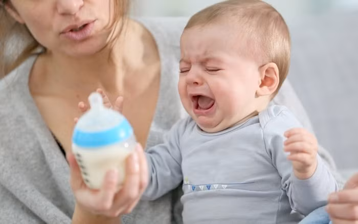 Nuôi con khỏe mạnh: Làm sao cải thiện khi trẻ không thích uống nước?