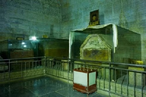 Bí ẩn thi thể Lệnh phi vẫn nguyên vẹn sau 153 năm chôn cất trong lăng mộ Càn Long ảnh 2 Bí ẩn thi thể Lệnh phi vẫn nguyên vẹn sau 153 năm chôn cất trong lăng mộ Càn Long - Hình 2