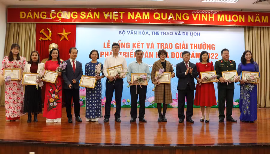  25 tập thể, cá nhân được trao giải thưởng phát triển văn hóa đọc năm 2022