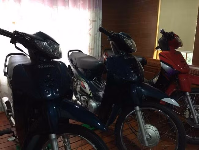 choang vang dan "huyen thoai" honda dream dat gia tien ty o ha noi hinh anh 19