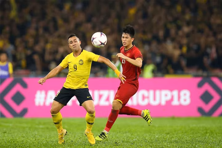 Fox Sports chỉ ra sai lầm của Việt Nam trong trận hòa Malaysia ảnh 2 Việt Nam phòng ngự tốt trong những tình huống bóng sống, nhưng thiếu kinh nghiệm trước những cú sút phạt.
