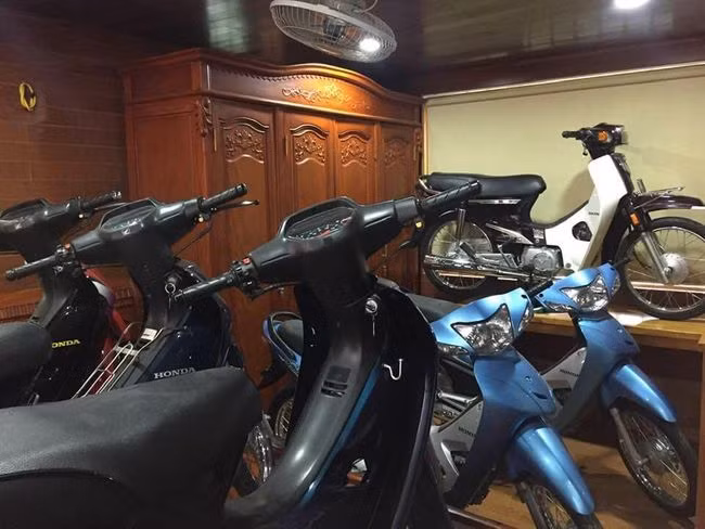 choang vang dan "huyen thoai" honda dream dat gia tien ty o ha noi hinh anh 16