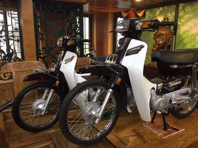 choang vang dan "huyen thoai" honda dream dat gia tien ty o ha noi hinh anh 9