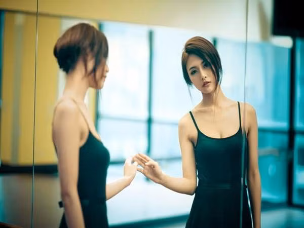 Đàn bà cô độc nhất khi sống cạnh người chồng thế này