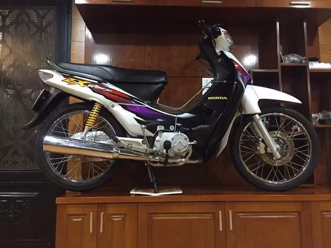 choang vang dan "huyen thoai" honda dream dat gia tien ty o ha noi hinh anh 20