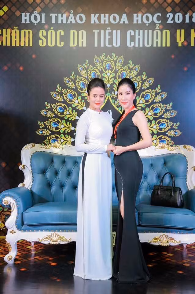 nang dau ke chuyen me chong 42 tuoi vua tre dep, vua xi tin khien ai cung xuyt xoa ghen ty hinh anh 4