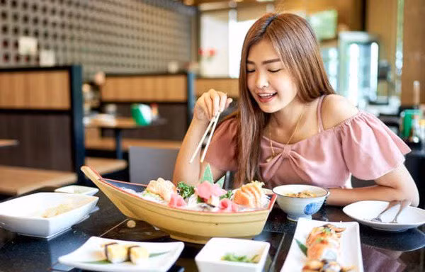 Một chế độ ăn lành mạnh với các món ăn giàu dưỡng chất giúp kích thích quá trình tăng cân. 