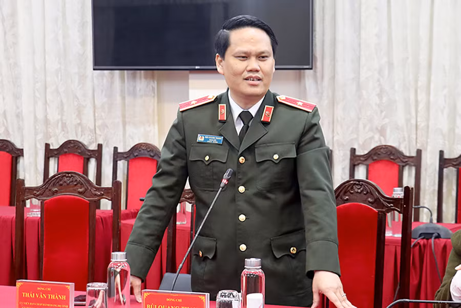 Thiếu tướng Bùi Quang Thanh - Giám đốc Công an tỉnh Nghệ An phát biểu nhận nhiệm vụ. (Ảnh: Kim Oanh) Thiếu tướng Bùi Quang Thanh - Giám đốc Công an tỉnh Nghệ An phát biểu nhận nhiệm vụ. (Ảnh: Kim Oanh)