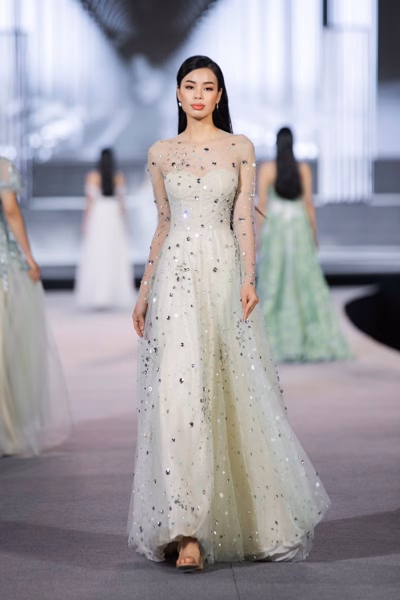 Bùng nổ đêm thời trang Miss World Việt Nam 2022 ảnh 7