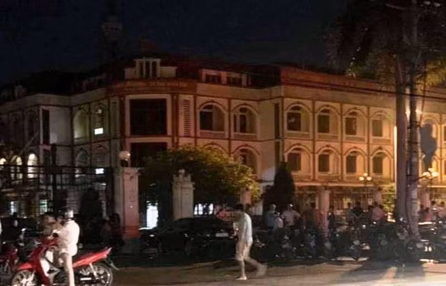 Cán bộ huyện tử vong tại phòng làm việc với vết thương trên cổ - 1