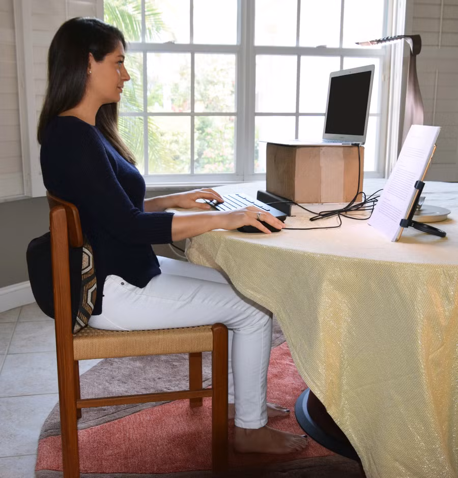 Luôn nhắc nhở bản thân về việc giữ thẳng lưng. (Ảnh: ITN).