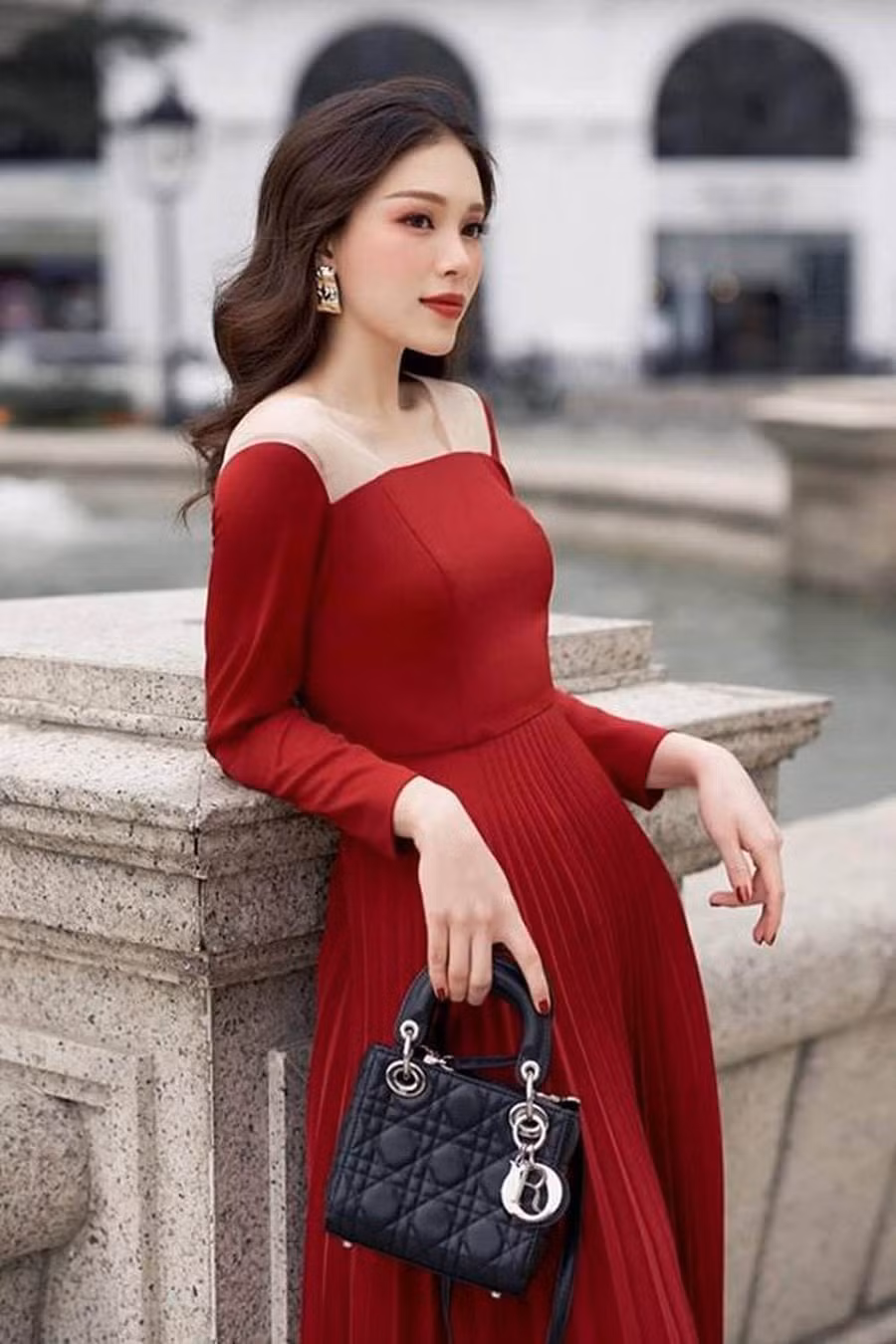 Vừa ra mắt gia đình Phillip Nguyễn, Linh Rin có màn “đối đầu” mẹ chồng tương lai ảnh 9 vua ra mat gia dinh thieu gia phillip nguyen, linh rin da dien do "doi dau" me chong tuong lai - 12