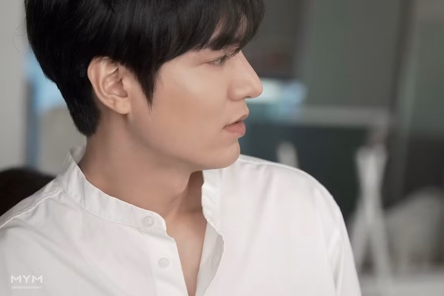 Lee Min Ho lại khiến fan girl điên đảo với loạt ảnh sơ mi trắng đẹp xuất thần ảnh 6