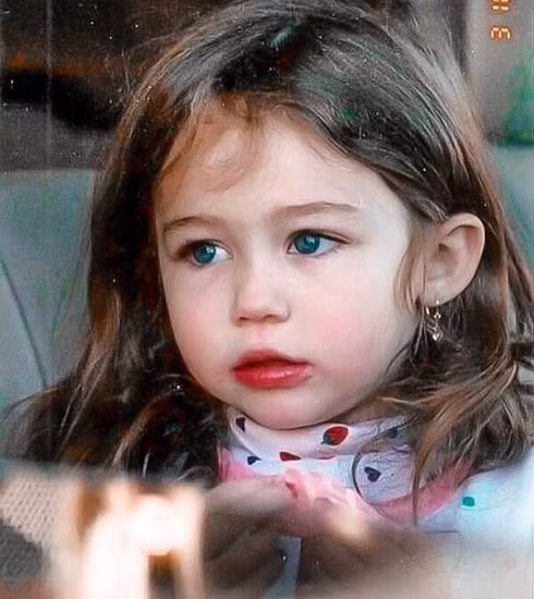 Bộ ảnh đẹp như thiên thần của Miley Cyrus ngày bé gây bão mạng ảnh 1