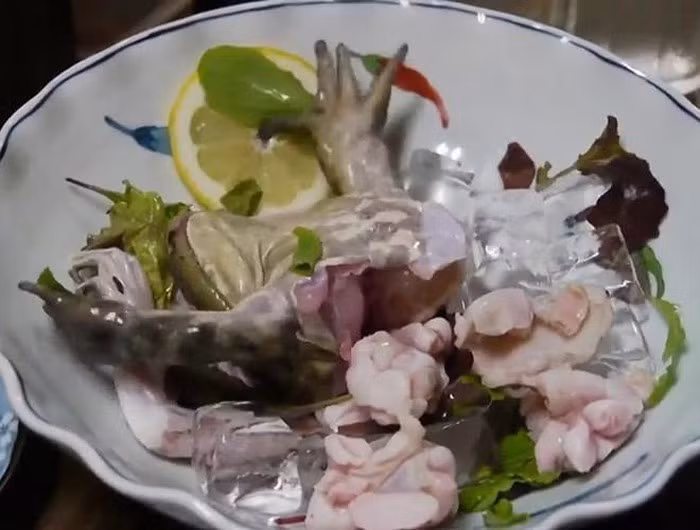 Rợn người với 9 món ăn "kinh dị" bậc nhất thế giới ảnh 12 Rợn người với 9 món ăn "kinh dị" bậc nhất thế giới ảnh 12