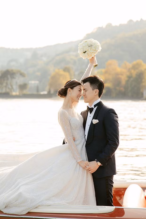 Cận cảnh váy cưới lộng lẫy, siêu to khổng lồ” với mức giá gây choáng của Văn Vịnh San ảnh 12