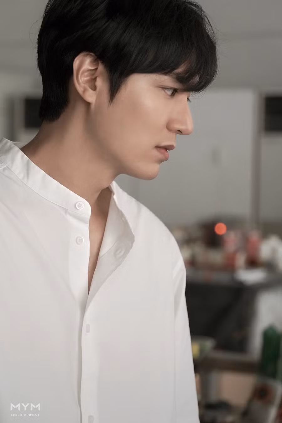 Lee Min Ho lại khiến fan girl điên đảo với loạt ảnh sơ mi trắng đẹp xuất thần ảnh 7