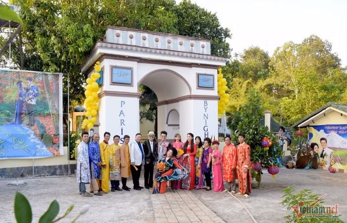 "Bà trùm" Thúy Nga tâm sự, căn nhà là nơi để bà mỗi lần về Việt Nam sẽ cùng với MC Thanh Bạch về đó chơi và nghỉ ngơi tụ tập bạn bè. 