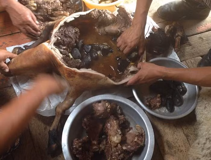 Rợn người với 9 món ăn "kinh dị" bậc nhất thế giới ảnh 21 Rợn người với 9 món ăn "kinh dị" bậc nhất thế giới ảnh 21