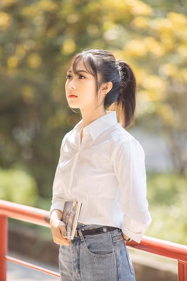 Cô gái bỗng “nổi như cồn” với bức ảnh mặc đồng phục ĐH Bách khoa - Ảnh 6. Cô gái bỗng “nổi như cồn” với bức ảnh mặc đồng phục ĐH Bách khoa - Ảnh 6.