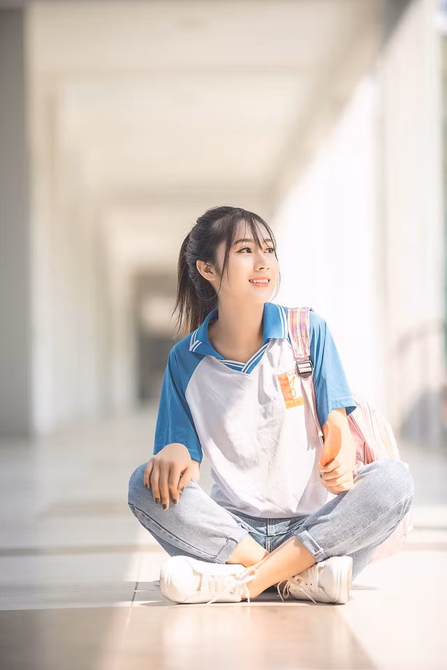 Cô gái bỗng “nổi như cồn” với bức ảnh mặc đồng phục ĐH Bách khoa - Ảnh 7. Cô gái bỗng “nổi như cồn” với bức ảnh mặc đồng phục ĐH Bách khoa - Ảnh 7.